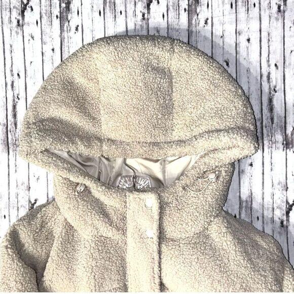 Good American Faux Shearling Cocoon Hooded Puffer Coat - Picture 5 of 12